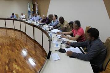 Em sessão, plenário lê projeto do Executivo