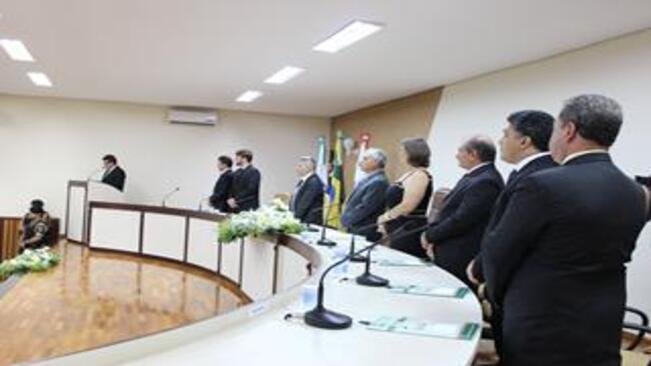 Após juramento ao povo, Vereadores, Prefeito e Vice-Prefeito tomam posse em Colorado