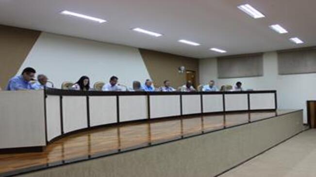 Câmara volta de recesso e homenageia pioneiros